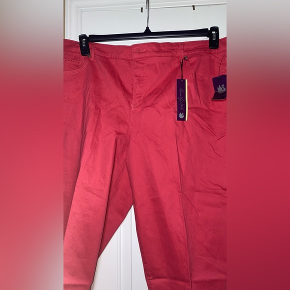 Gloria Vanderbilt Jordyn Capri Jeans - Picture 2 of 9